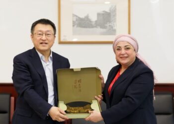 رئيس أكاديمية الفنون تطرح في الصين شراكة استراتيجية للمسرح الذكي