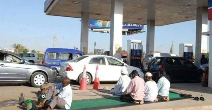 أزمة الوقود تضرب الخرطوم.. الجالون يتجاوز 55 ألف جنيه