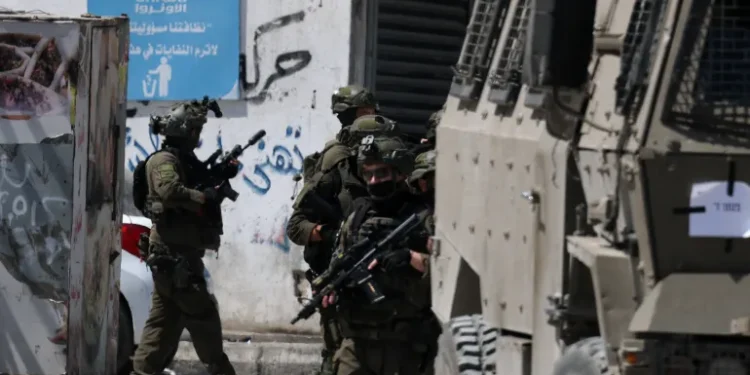 اقتحامات واعتقالات واسعة بالضفة والقدس وسط تصاعد التوتر