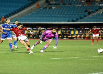 الأهلي يتصدر الدوري مؤقتًا بعد الفوز على أبو قير بثنائية