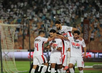 الزمالك يهزم أبو قير بثنائية ويتصدر الدوري المصري مؤقتًا