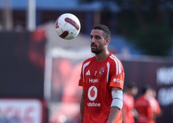 الأهلي يستعيد طاهر محمد طاهر بعد تعافيه من الإصابة