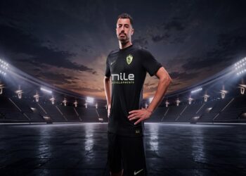 الزمالك يكشف عن القميص البديل باللون الأسود استعدادًا للموسم الجديد