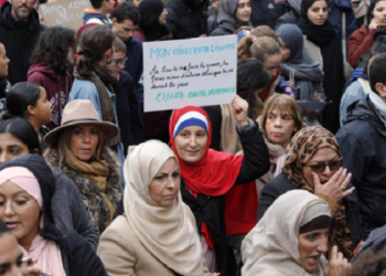 مجددا- الحجاب يتعرض لهجوم متطرفين فرنسيين
