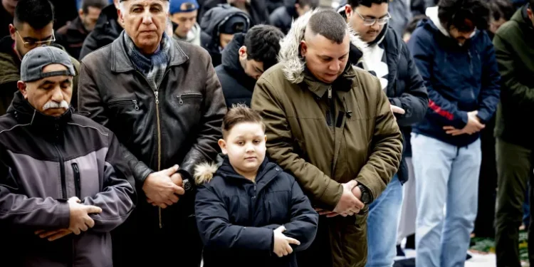 مسلمو هولندا يتحركون رقمياً لتوثيق الاعتداءات