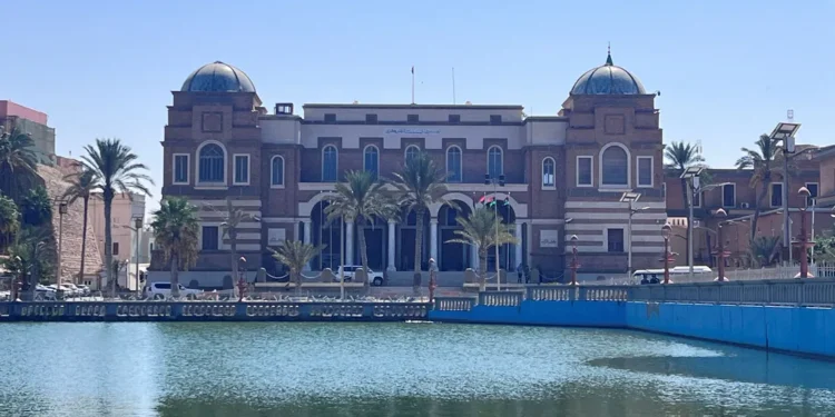 مجلس النواب الليبي يقبل استقالة محافظ المركزي ويكلف أبوخزام بتسيير المصرف.. و"الأعلى للدولة" يرفض