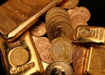 الذهب يرتفع مع تراجع النفط وترقب قرارات الفيدرالي الأميركي