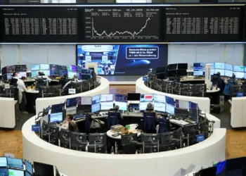 الأسهم الأوروبية تتباين وسط مخاوف الاضطرابات الفرنسية ونتائج الشركات