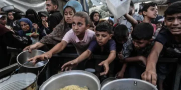 غزة تختنق بالجوع.. تقليص الإغاثة يضع نصف مليون فلسطيني أمام المجهول