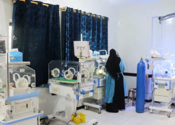 نقص الوقود يشل المستشفيات في تعز ويهدد حياة الأطفال