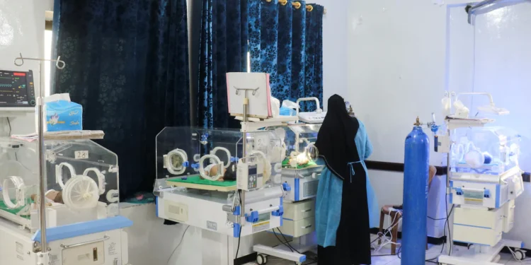 نقص الوقود يشل المستشفيات في تعز ويهدد حياة الأطفال