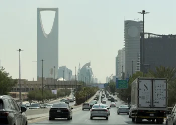 الرياض تعيد فتح مطارها جزئيا وسط تهديدات حوثية باستهدافه