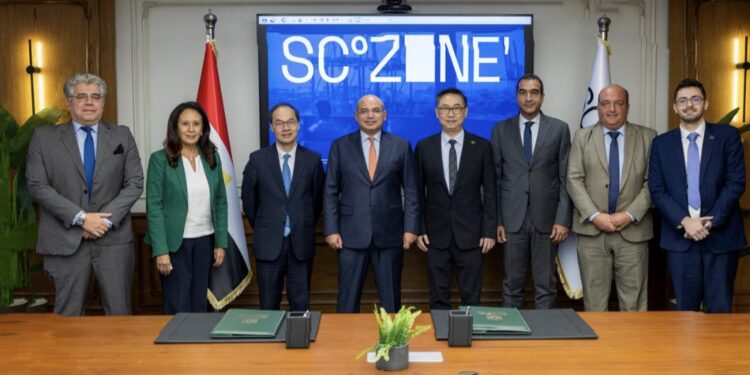 وفد الهيئة الاقتصادية لقناة السويس مع مستثمرين صينيين