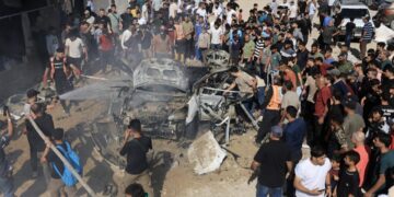 غزة عقب مقتل ٤ فلسطينيين فى اطلاق رصاص وغارات جوية