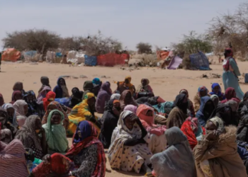 لاجئون سودانيون فى شرق تشاد ينتظرون الماء والغذاء والغطاء