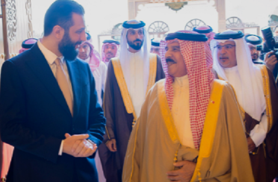 حمد بن عيسى يستقبل احمد الشرع فى المنامة