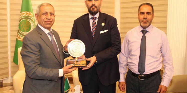 رئيس الأكاديمية العربية والسفير الليبي بالقاهرة يبحثان توسيع الشراكة العلمية والتقنية
