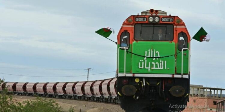قطار الصحراء الجزائرى يربط الجنوب بالشمال على البحر المتوسط
