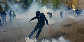 فرنسا بين انفجار الغضب الشعبي ومستقبل سياسي غامض