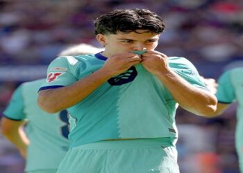 برشلونة يجدد عقد تشافي إسبارت حتى 2030 بعد تألقه تحت قيادة فليك