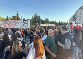 تظاهرة حاشدة أمام سفارة الاحتلال تضامناً مع فلسطين