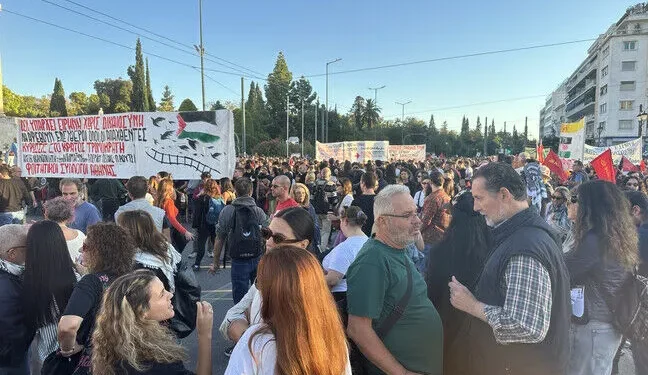 تظاهرة حاشدة أمام سفارة الاحتلال تضامناً مع فلسطين