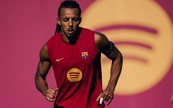 سبورت: كوندي يتمسك بالبقاء في برشلونة ويرفض فكرة الرحيل