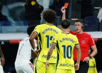 قناة ريال مدريد تفتح النار على التحكيم الإسباني بعد طرد فينيسيوس: «عادت قضية نيجريرا»