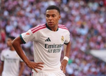 «ليكيب» تكشف سبب سفر مبابي المفاجئ إلى باريس.. وتحقيقات بشأن 183 ألف يورو