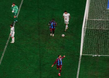 محمد صلاح يقود طرابزون سبور للفوز على بشكتاش بهدف ويعزز موقعه في الدوري التركي