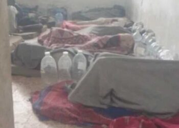 منظمة حقوقية تحذر من تدهور صحة مهاجرين سودانيين محتجزين في سجن قنفودة ببنغازي